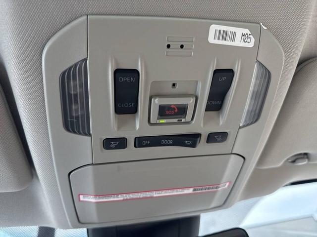 Photo of 2023 Midnight Black Metallic Toyota Highlander