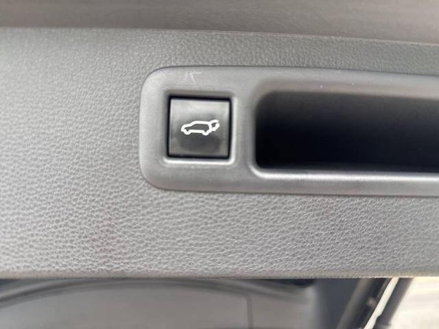 Photo of 2023 Midnight Black Metallic Toyota Highlander