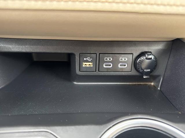 Photo of 2023 Midnight Black Metallic Toyota Highlander