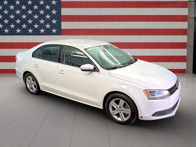 Photo of 2014 White Volkswagen Jetta