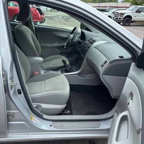 Photo of 2009 Silver Toyota Corolla