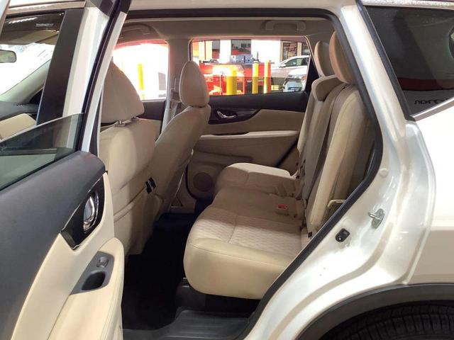 Photo of 2018 White Nissan Rogue