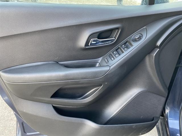 Photo of 2018 Storm Blue Metallic Chevrolet Trax