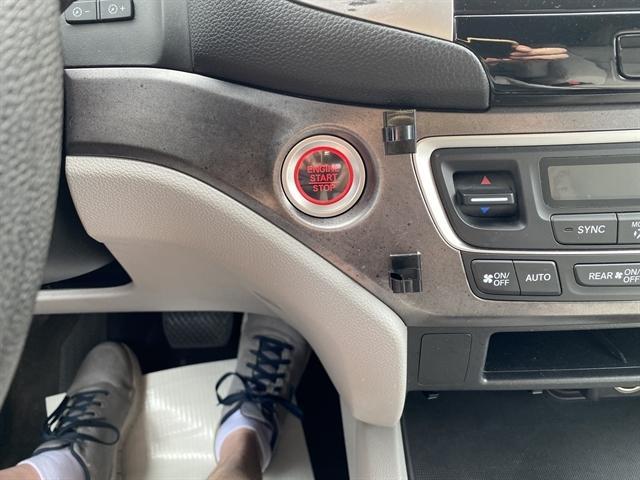 Photo of 2016 Modern Steel Metallic Honda Pilot