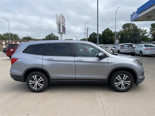 Photo of 2016 Modern Steel Metallic Honda Pilot