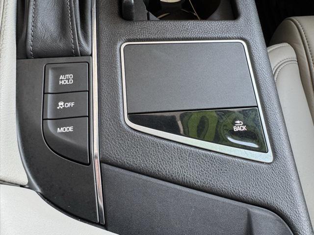 Photo of 2018 Crystal White Tricoat Cadillac CT6