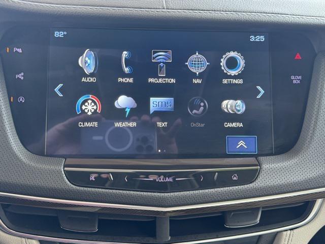 Photo of 2018 Crystal White Tricoat Cadillac CT6