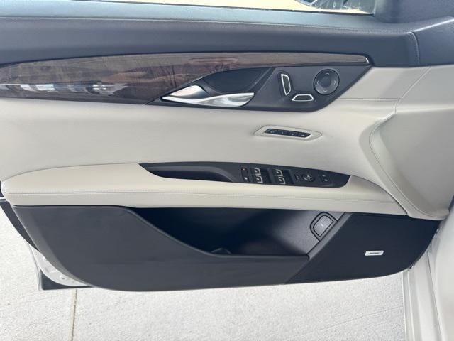 Photo of 2018 Crystal White Tricoat Cadillac CT6