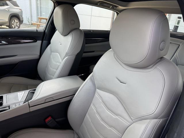 Photo of 2018 Crystal White Tricoat Cadillac CT6