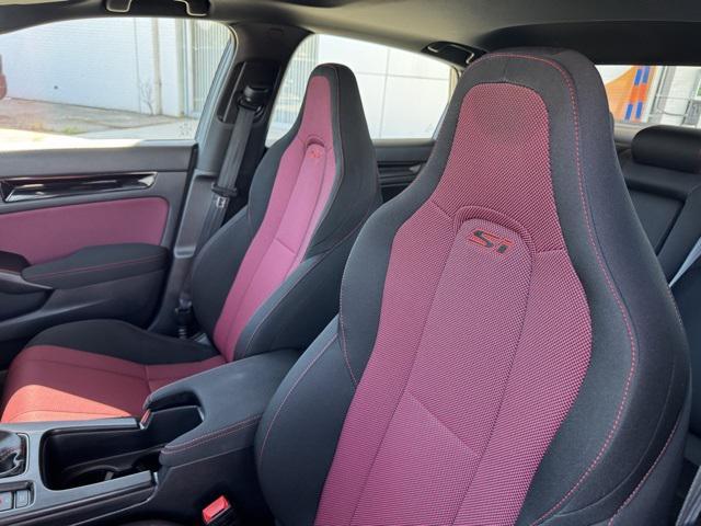 Photo of 2022 Sonic Gray Pearl Honda Civic Si