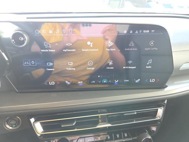 Photo of 2026 Mosaic Black Metallic Chevrolet Traverse