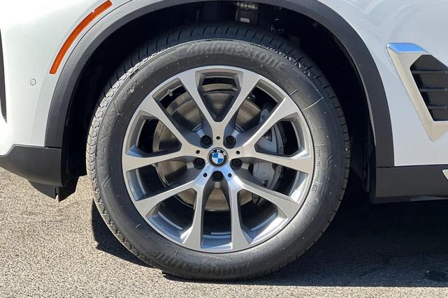 Photo of 2026 Mineral White Metallic BMW X5