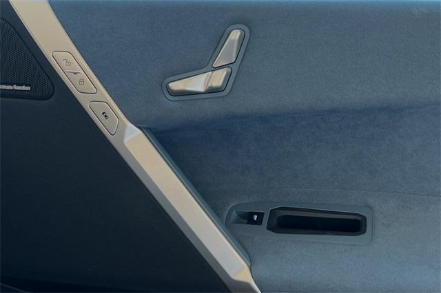 Photo of 2023 Mineral White Metallic BMW iX