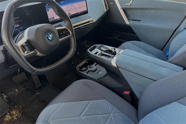 Photo of 2023 Mineral White Metallic BMW iX