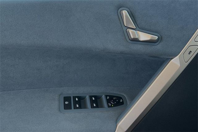 Photo of 2023 Mineral White Metallic BMW iX