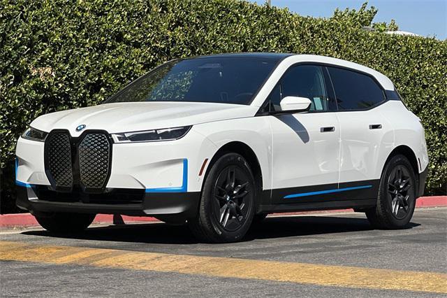 Photo of 2023 Mineral White Metallic BMW iX