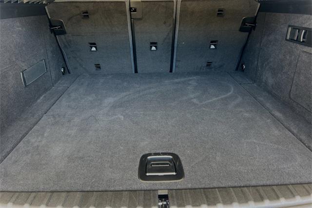Photo of 2023 Mineral White Metallic BMW iX
