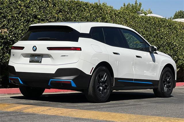 Photo of 2023 Mineral White Metallic BMW iX