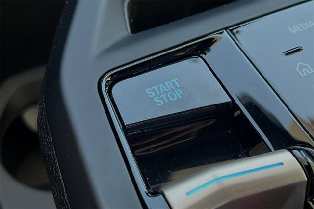 Photo of 2023 Mineral White Metallic BMW iX