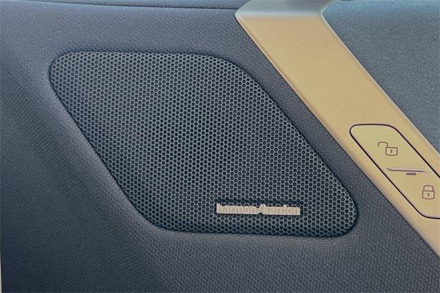 Photo of 2023 Mineral White Metallic BMW iX