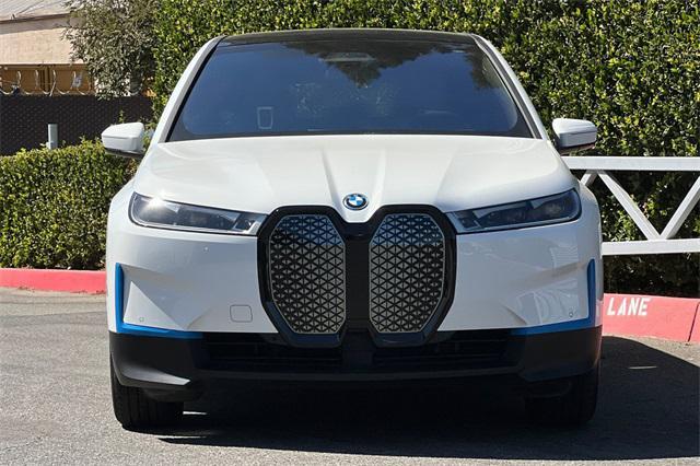 Photo of 2023 Mineral White Metallic BMW iX