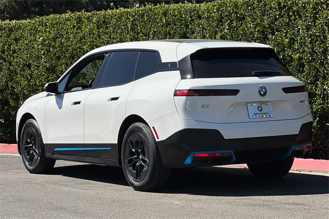 Photo of 2023 Mineral White Metallic BMW iX