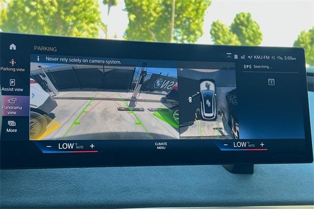 Photo of 2023 Mineral White Metallic BMW iX
