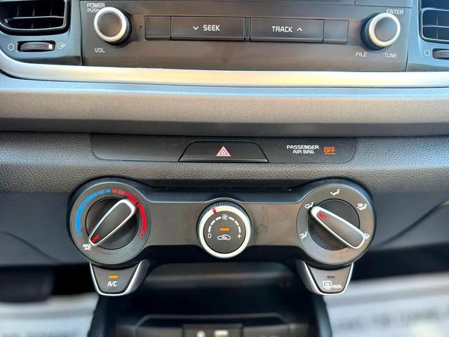 Photo of 2018 Silver Kia Rio