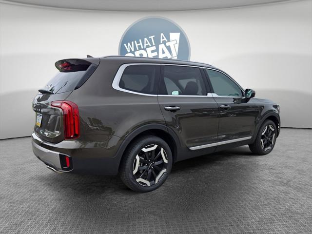 Photo of 2025 Dark Moss Kia Telluride