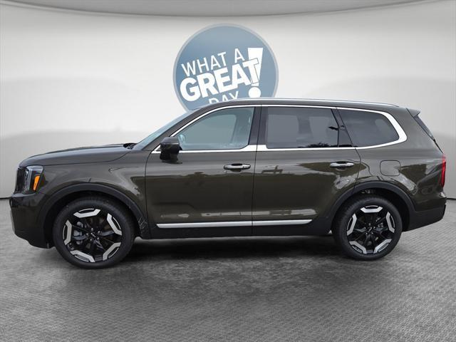 Photo of 2025 Dark Moss Kia Telluride