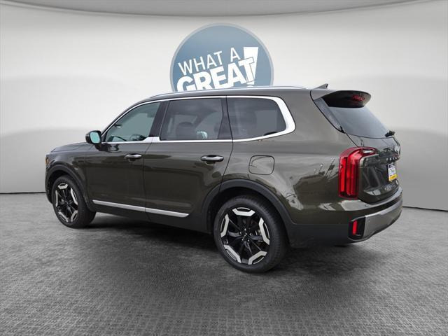 Photo of 2025 Dark Moss Kia Telluride