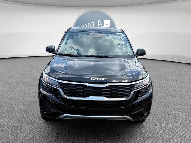 Photo of 2023 Cherry Black Kia Seltos