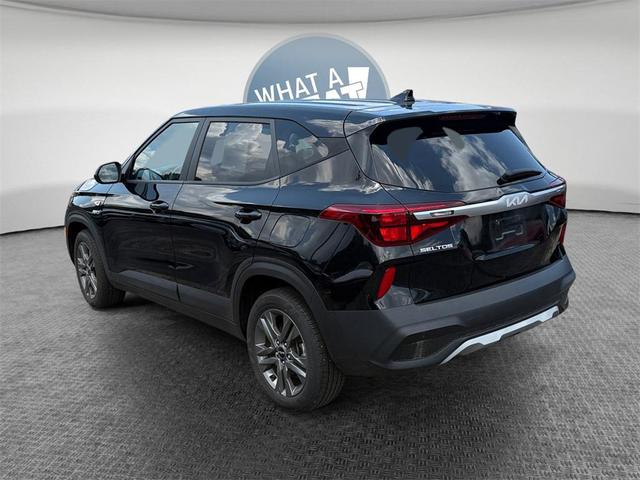 Photo of 2023 Cherry Black Kia Seltos