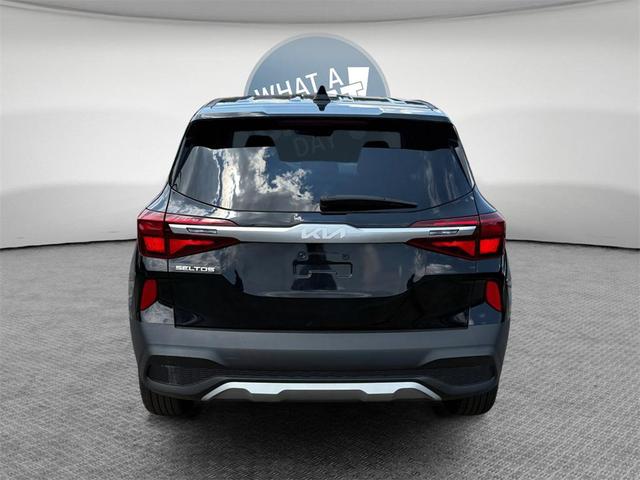 Photo of 2023 Cherry Black Kia Seltos