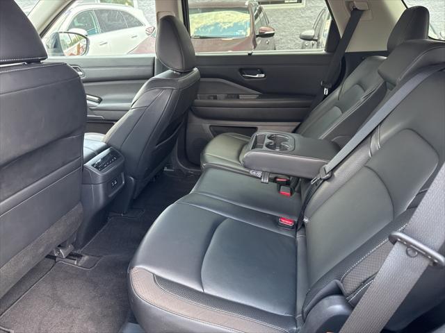 Photo of 2022 Scarlet Ember Tintcoat/Super Black Nissan Pathfinder