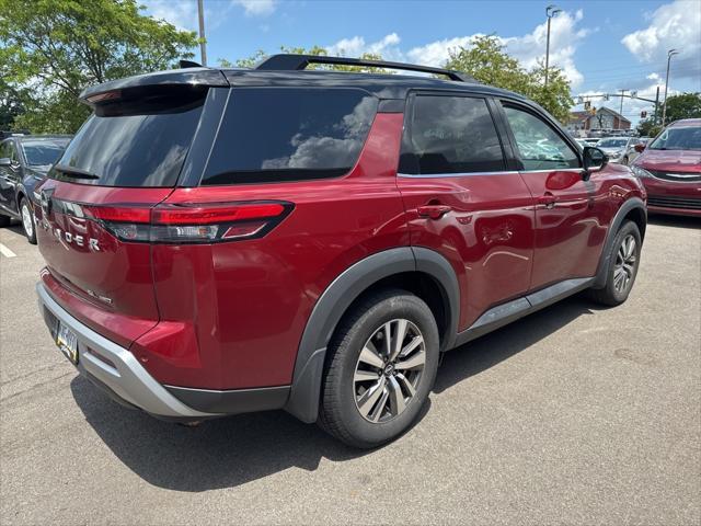 Photo of 2022 Scarlet Ember Tintcoat/Super Black Nissan Pathfinder