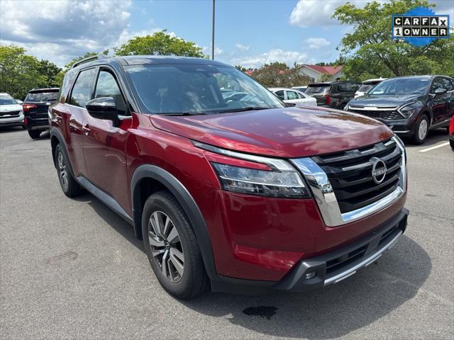 Photo of 2022 Scarlet Ember Tintcoat/Super Black Nissan Pathfinder