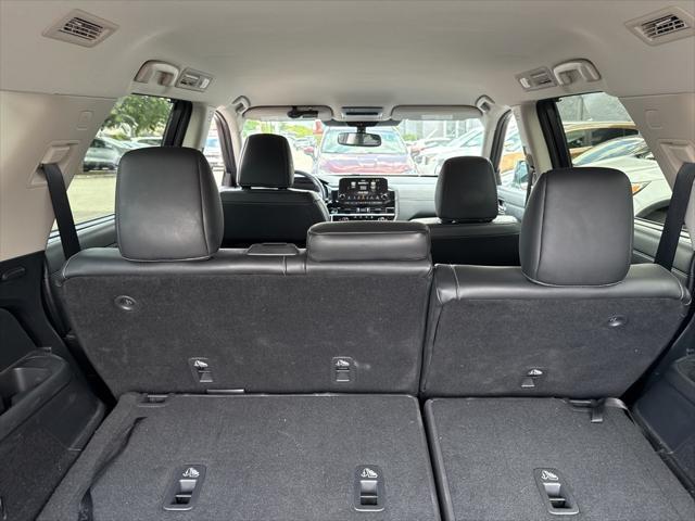 Photo of 2022 Scarlet Ember Tintcoat/Super Black Nissan Pathfinder