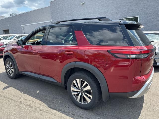 Photo of 2022 Scarlet Ember Tintcoat/Super Black Nissan Pathfinder