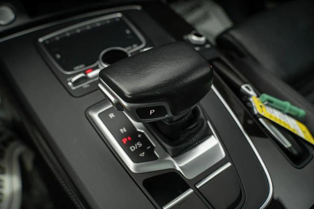Photo of 2019 Glacier White Metallic Audi Q5