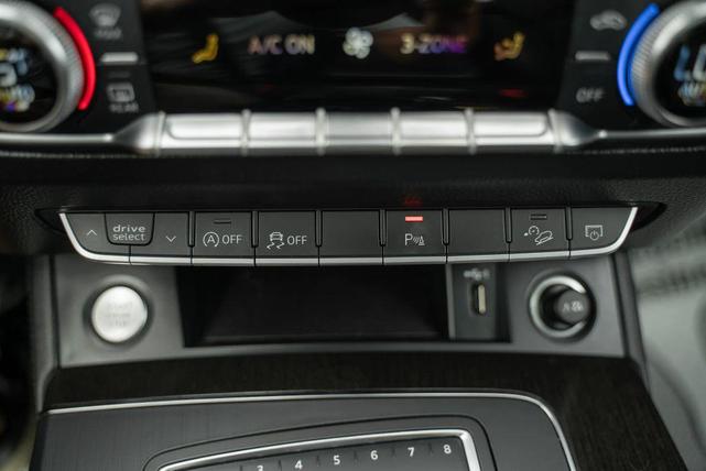 Photo of 2019 Glacier White Metallic Audi Q5