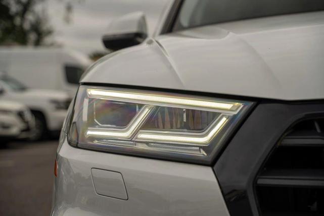 Photo of 2019 Glacier White Metallic Audi Q5
