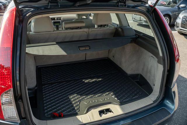 Photo of 2010 Barents Blue Metallic Volvo V50