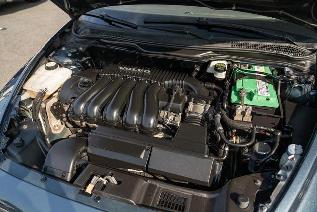 Photo of 2010 Barents Blue Metallic Volvo V50