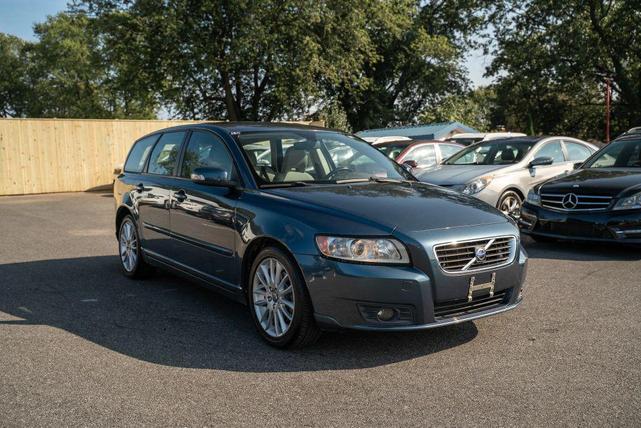 Photo of 2010 Barents Blue Metallic Volvo V50