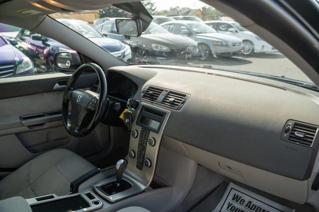Photo of 2010 Barents Blue Metallic Volvo V50