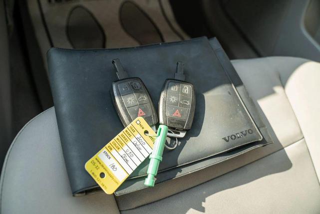 Photo of 2010 Barents Blue Metallic Volvo V50
