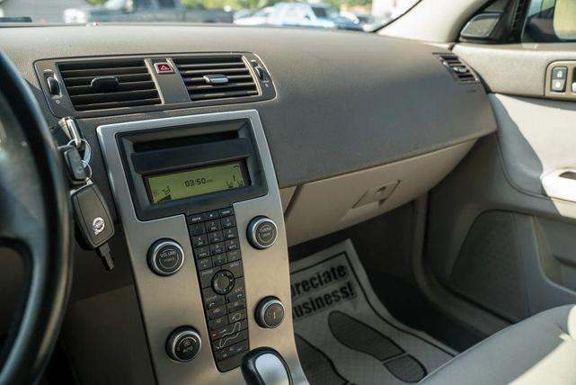 Photo of 2010 Barents Blue Metallic Volvo V50