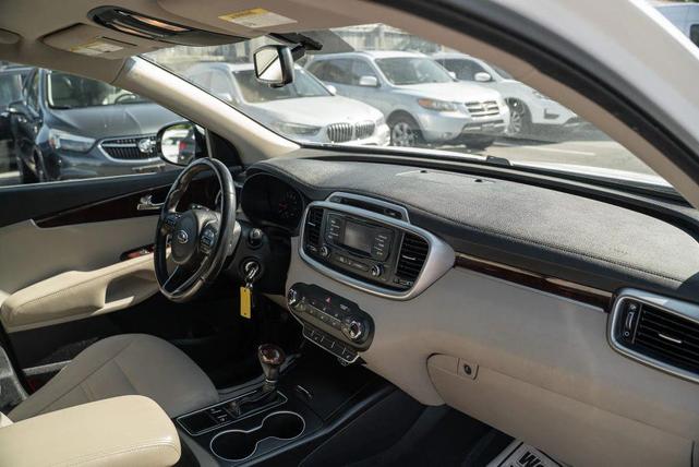 Photo of 2016 Snow White Pearl Kia Sorento