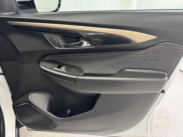Photo of 2024 Summit White Chevrolet Trailblazer